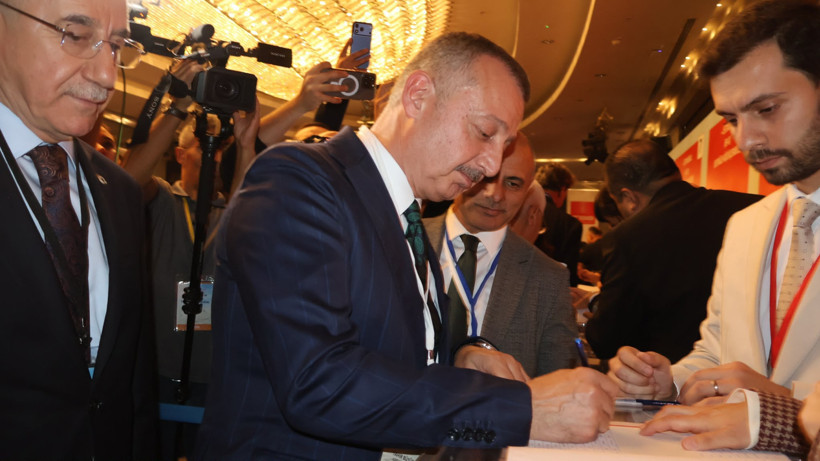 Tahir Büyükakın oyunu verdi: Gözler seçim sonucunda