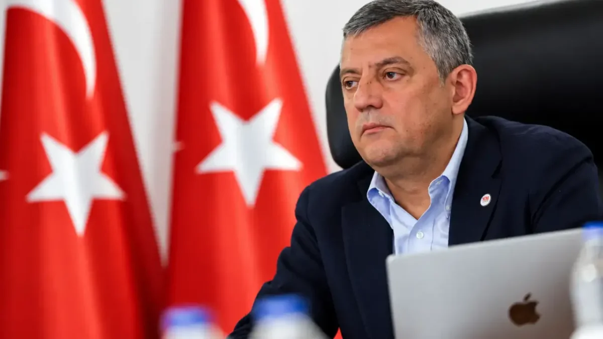 Özgür Özel’den Sosyalist Enternasyonal toplantısına çevrimiçi katılım