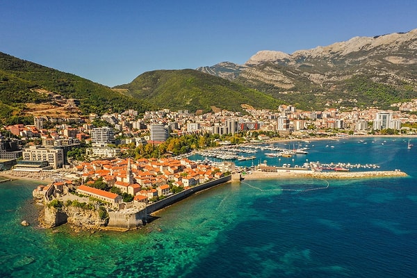 Karadağ hükümetinin değiştirdiği vize rejimi, Budva'daki yabancı yatırımcıları ülkeden ayrılmaya itiyor.