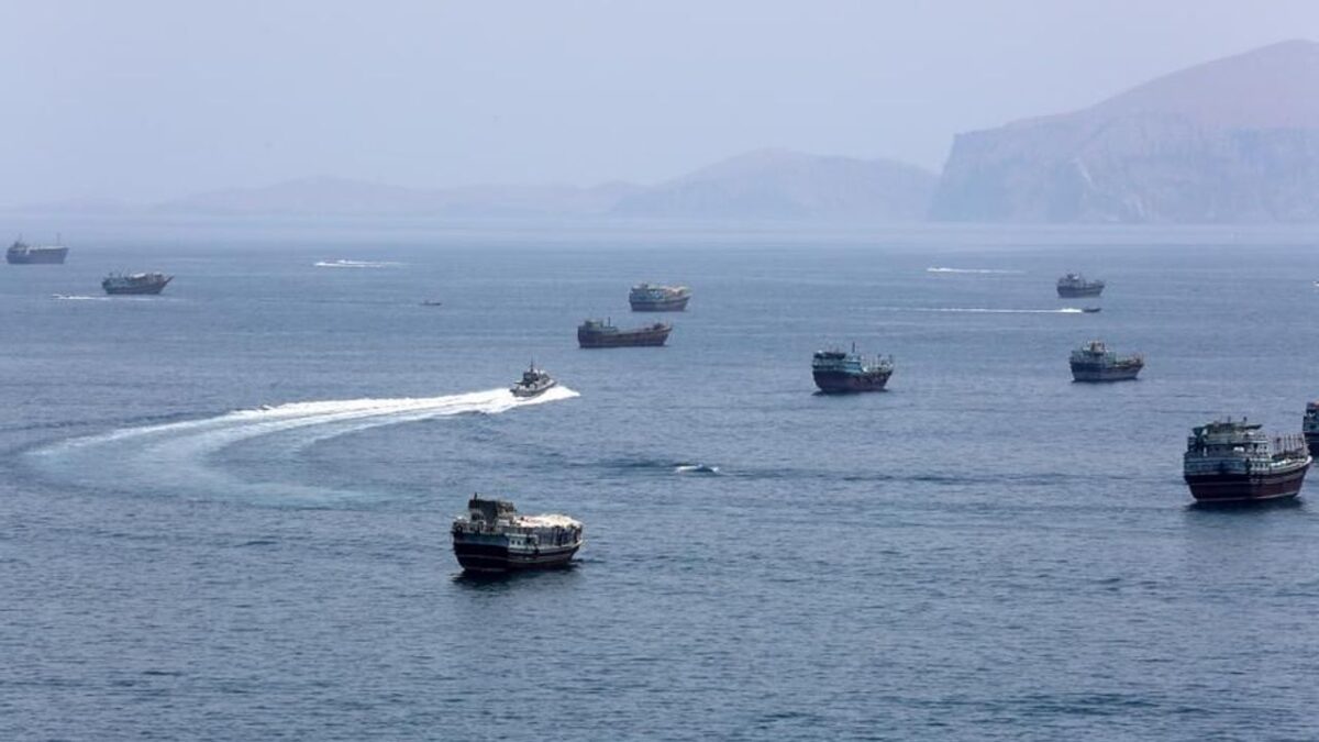 UKMTO: Umman'da bir tanker kaynağı bilinmeyen mühimmatla vuruldu
