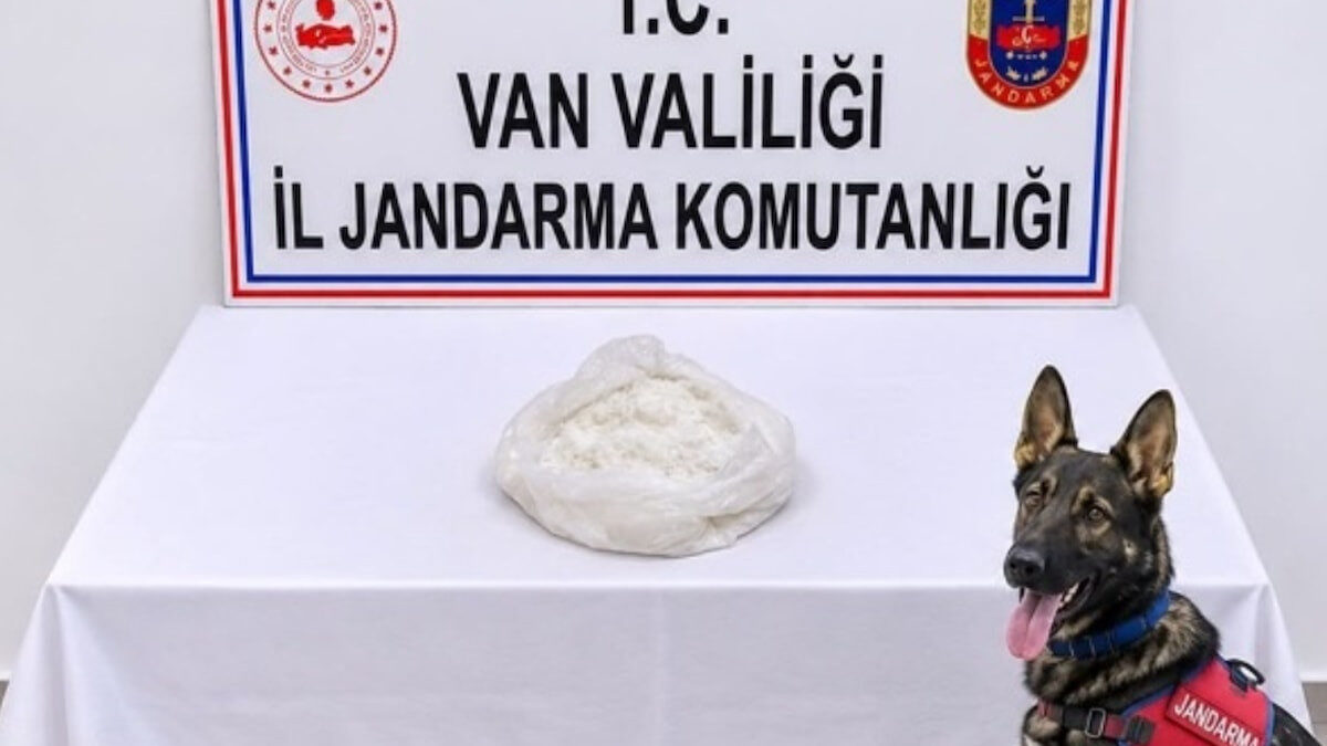Van'da yolcunun çantasında 1 kilo metamfetamin ele geçirildi