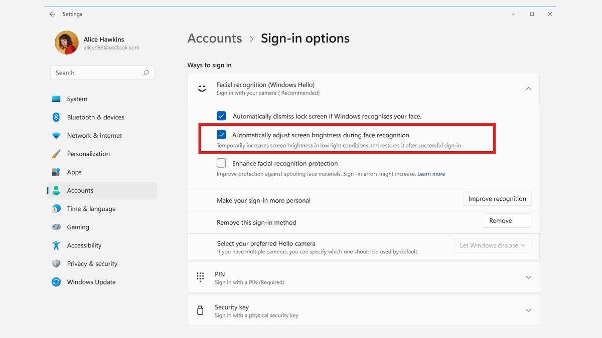 Windows Hello yüz tanıma ayarlarında ekran parlaklığı seçeneği