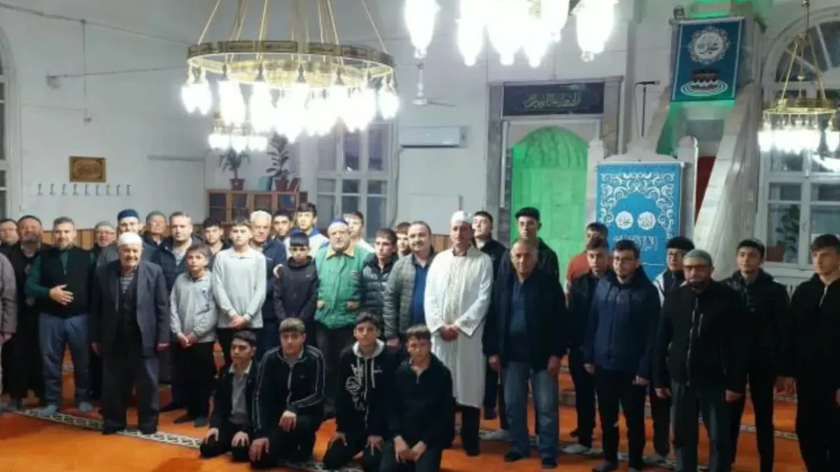 Şuhut’ta gençler her hafta sabah namazında buluşuyor