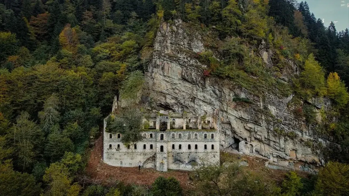 Vazelon Manastırı Sonbahar Manzarası