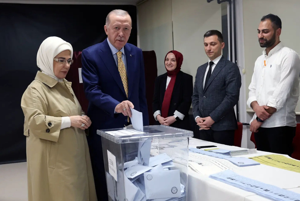 Yandaş yazar ve anket şirketi duyurdu: Fon vurgunu sonrası AKP’nin oyu yüzde altı düştü