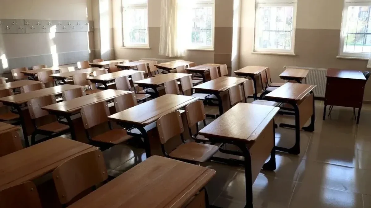 Yarın okullar tatil mi? 5 Ekim 2026 Pazartesi okullar açık mı, ders var mı?