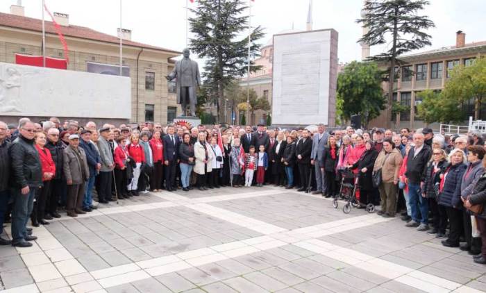 Yeni Parti Eskişehir’den Cumhuriyet’in 103. yılına özel açıklama ve çelenk töreni