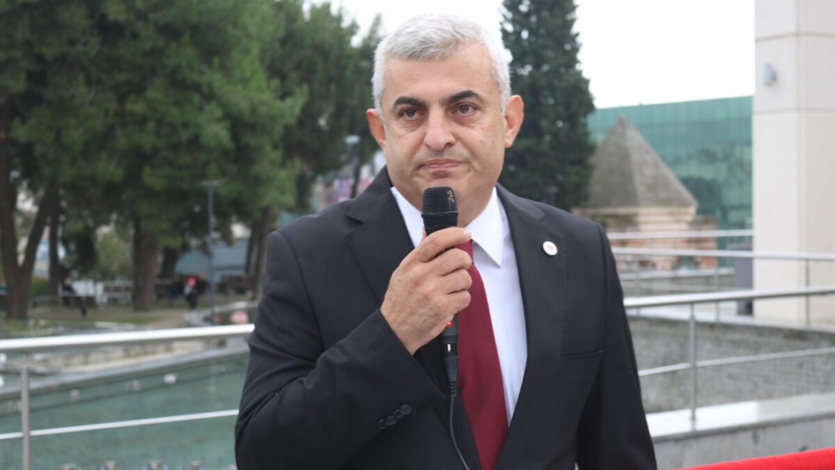 Yeni Partililer çelenk sunma töreninde buluştu