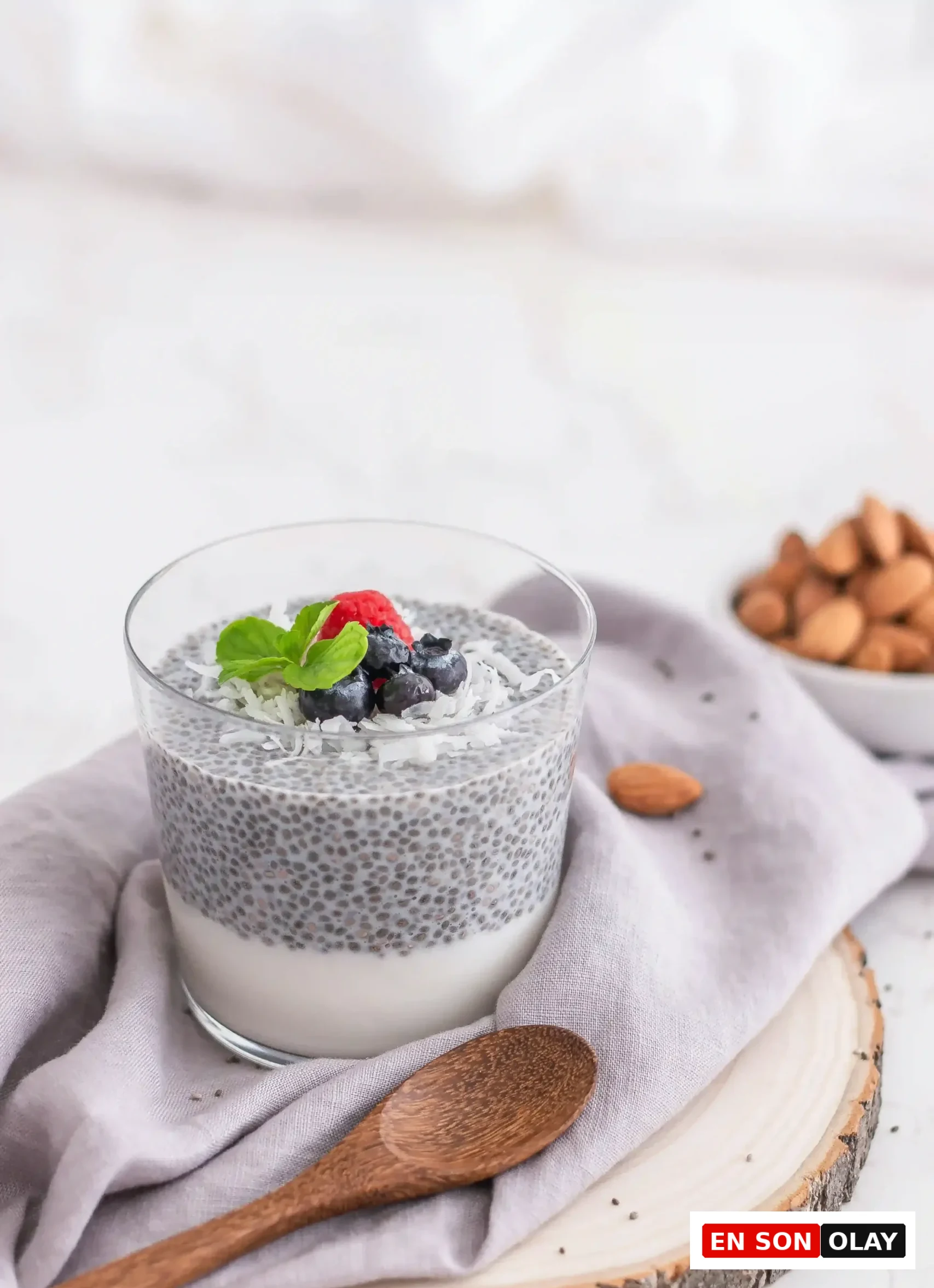 Detoks sürecinde badem sütüyle hazırlanmış chia puding