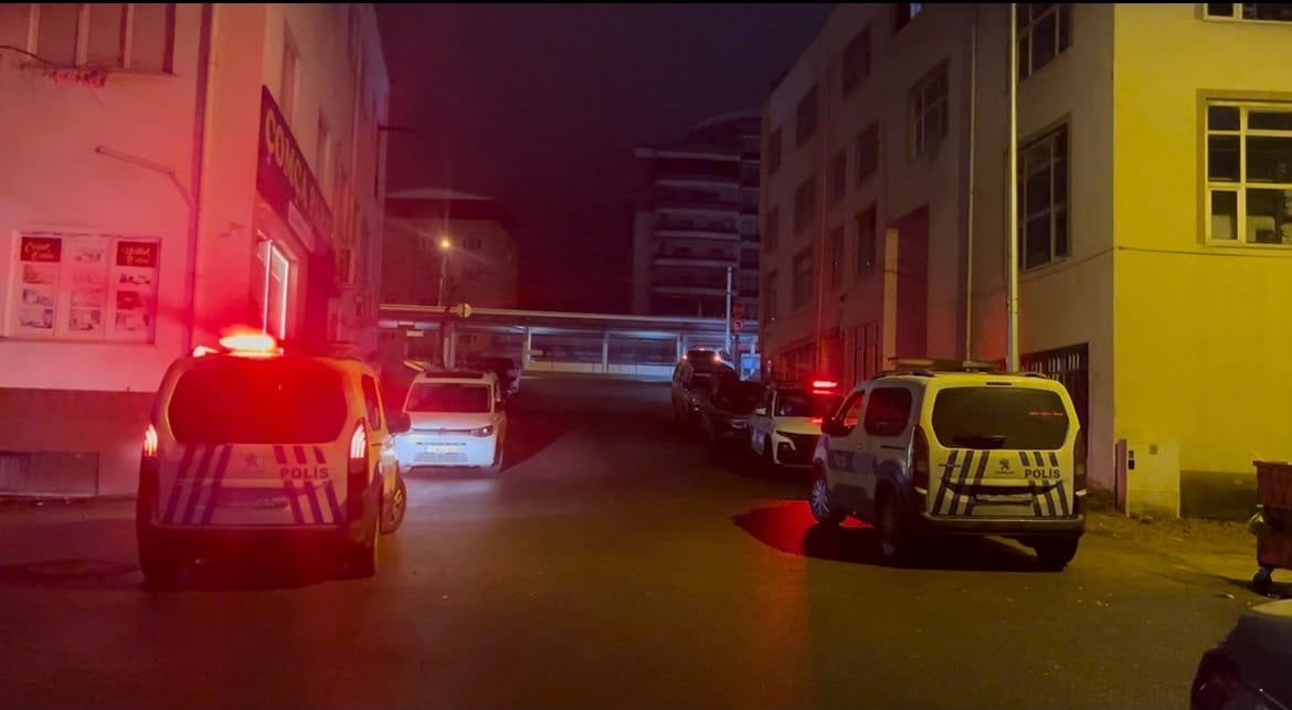 BURSA’DA HUSUMETLİ KAVGASI KANLI BİTTİ: 8 KURŞUNLA VURULAN KİŞİ HAYATINI KAYBETTİ