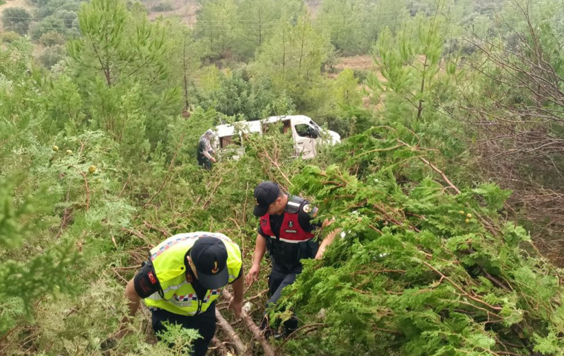 Yolcu minibüsü şarampole uçtu: Çak soyıda yaralı var - Resim : 1