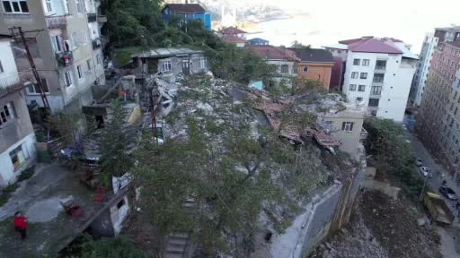 Zonguldak'ta çöken bina sabahın ilk ışıklarıyla böyle görüntülendi