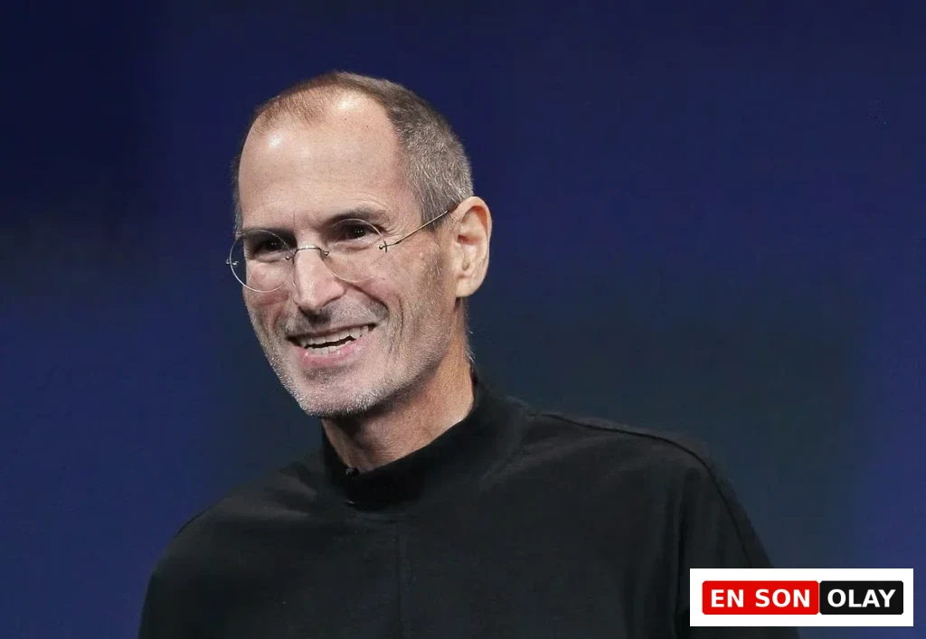 Minimalist tarzı ve yenilikçi vizyonuyla Steve Jobs, başarısızlıktan ilhamla yükselen bir Anka figürü.